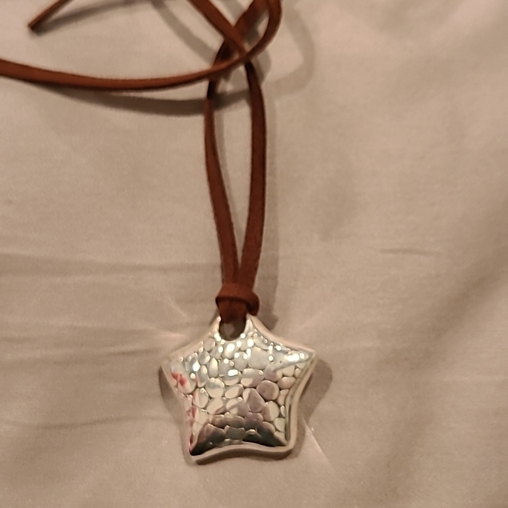 Sterling silver star with adjustable leather cord - Picture 6 of 6